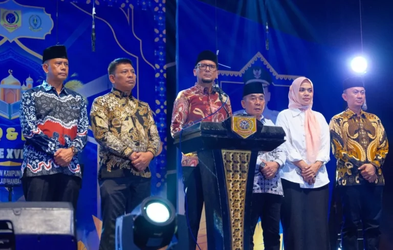 Thousand Flocks Teluk Panji as Regent Fery Sahputra Simatupang Officially Closes the 17th MTQ and FSQ of Labuhanbatu Selatan