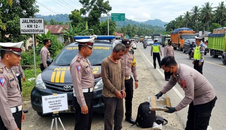 Jalinsum Drug Bust: Padangsidimpuan Police Arrest 53-Year-Old Man Carrying 900 Grams of Marijuana