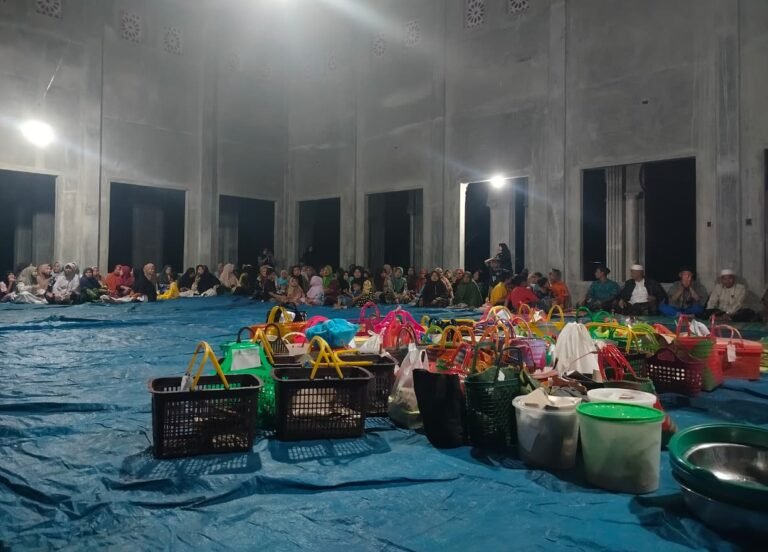 Upholding ‘Tulak Bala’ Tradition: Residents of Sampean Barat Jointly Accelerate Mosque Construction Project Upholding 'Tulak Bala' Tradition: Residents of Sampean Barat Jointly Accelerate Mosque Construction Project
