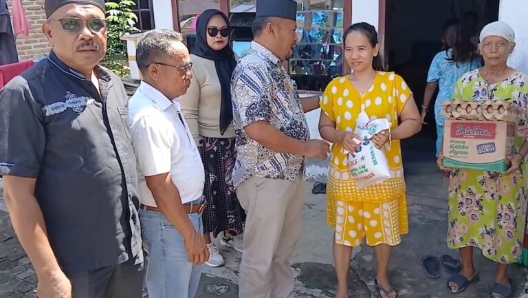 APDESI North Sumatra Chairman Suparman Delivers Crucial Aid to Tornado Victims in Wonosari Village APDESI North Sumatra Chairman Suparman Delivers Crucial Aid to Tornado Victims in Wonosari Village