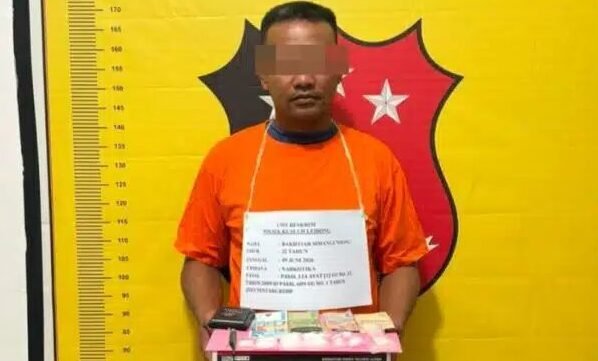Wardrobe Drug Stash: Labura Police Raid Driver’s Residence, Seizing Hidden Crystal Meth Package Wardrobe Drug Stash: Labura Police Raid Driver’s Residence, Seizing Hidden Crystal Meth Package